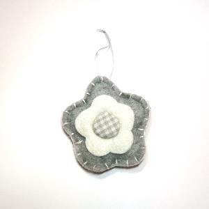 Fleur en feutrine, 10cm, gris et blanc